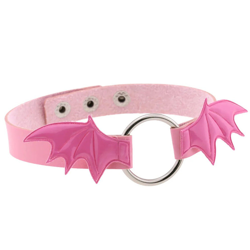 Halsband Kunstleder PU, mit Lack-Fledermausflügeln