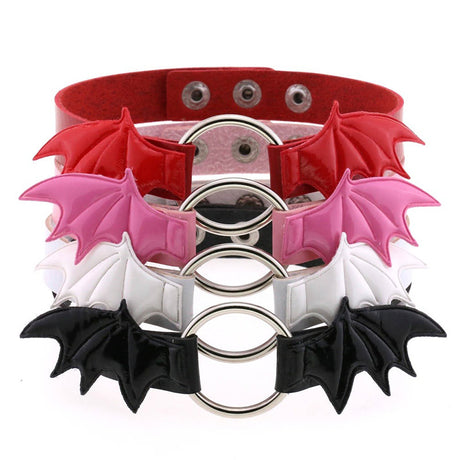Halsband Kunstleder PU, mit Lack-Fledermausflügeln