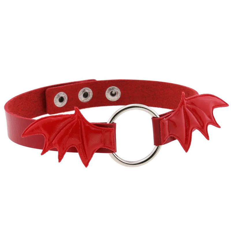 Halsband Kunstleder PU, mit Lack-Fledermausflügeln