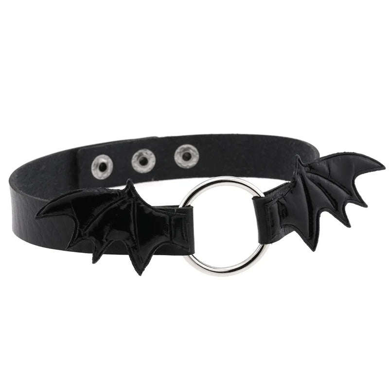Halsband Kunstleder PU, mit Lack-Fledermausflügeln