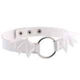 Halsband Kunstleder PU, mit Lack-Fledermausflügeln