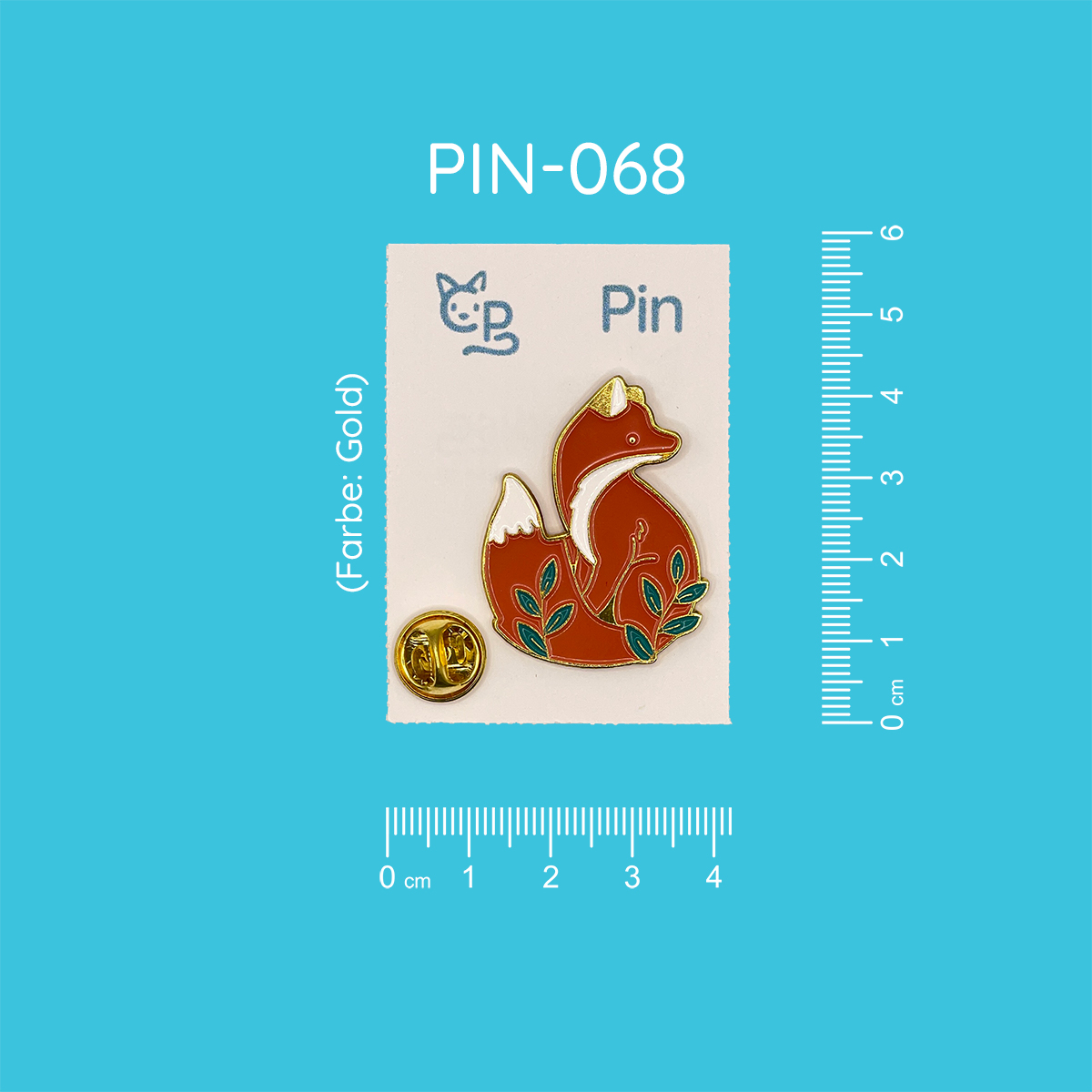 Goldener Pin mit dem Motiv eines sitzenden roten Fuchses. Vor ihm wachsen zwei Blätterranken.