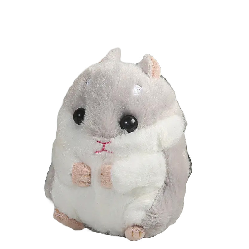 Plüschiger Schlüsselanhänger in Hamsterform in hellgrauer Farbe.