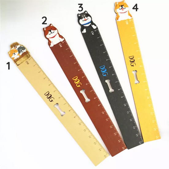 Lineale_2 4 kleine Lineale in verschiedenen Farben und mit unterschiedlichen Hundekopfdesigns an einem Ende.