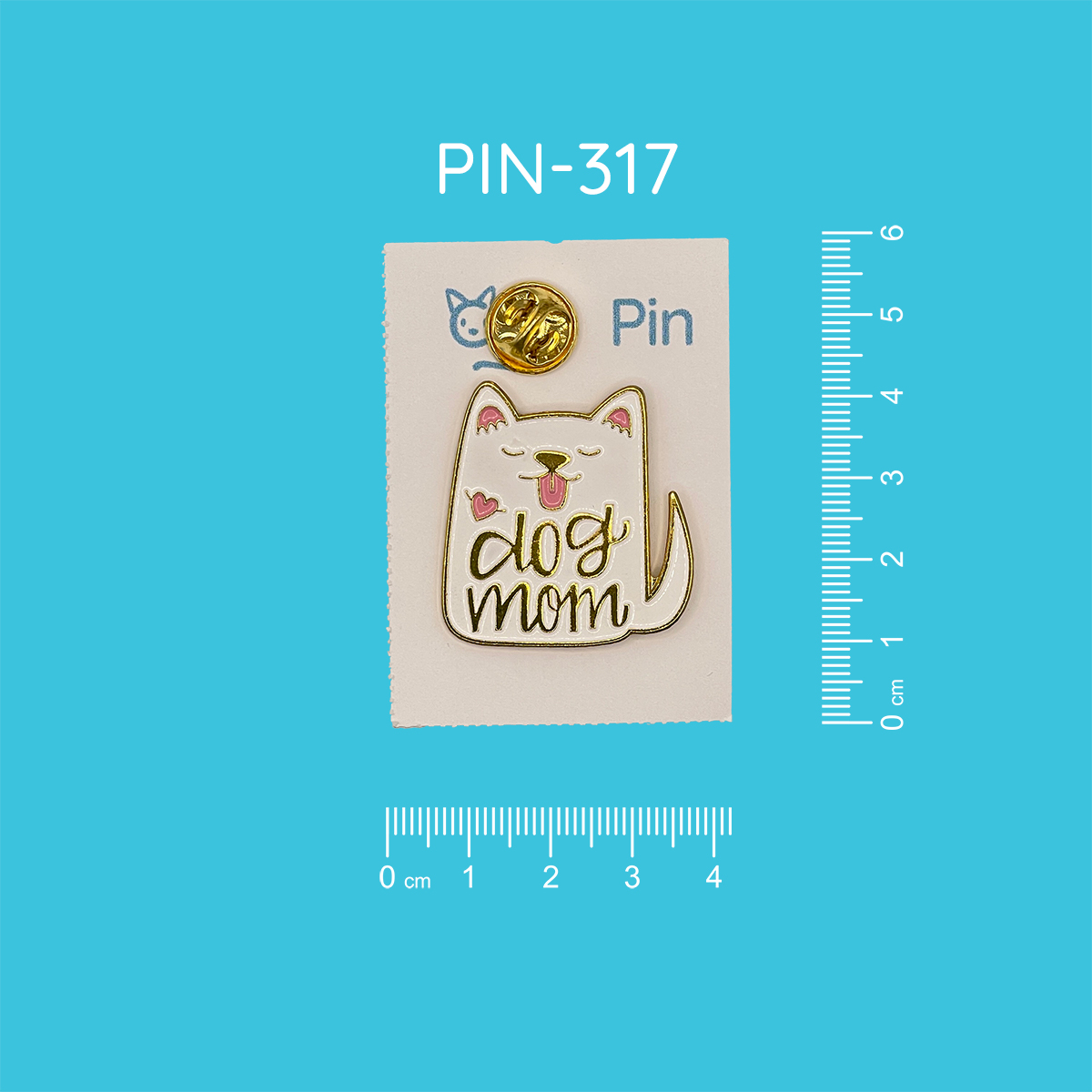 Pink mit dem Motiv eines weißen Hundes mit geschlossenen Augen und ausgestreckter Zunge. Auf seinem Körper ist ein rosafarbenes Herz abgebildet und ein Schriftzug mit den Worten "dog mom".