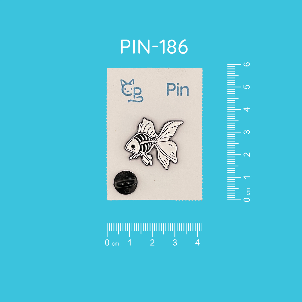 Pin mit dem Motiv eines weißen Fisches, dessen Skelett man sehen kann, als sei er von einem Röntgenstrahl getroffen worden.